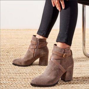 Cute Milla Grayish / Tan Suede Booties!